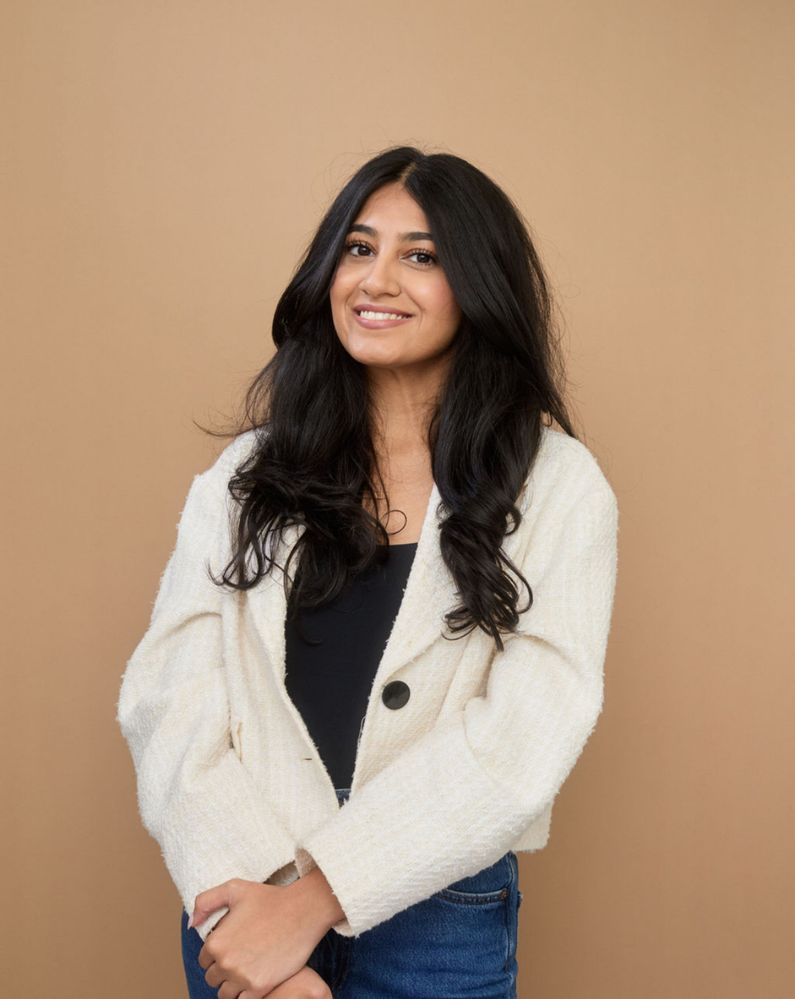 Srishti's Headshot.jpg